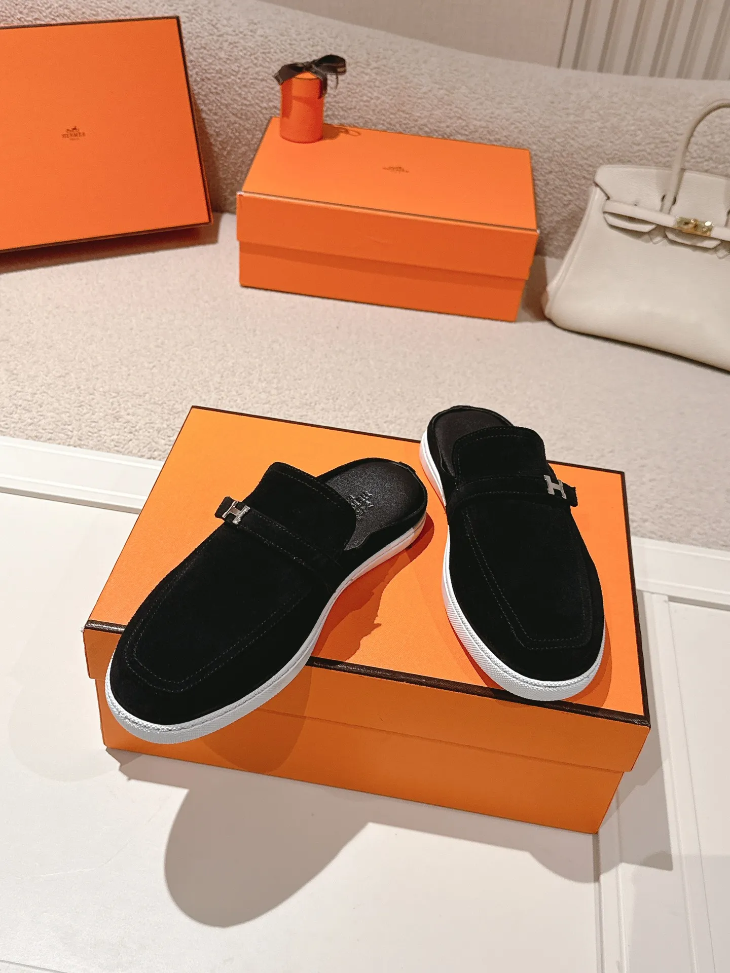 Men's men's shoes 💰560💰 Hermes 25ss new autumn and winter loafers, British retro design, classic and durable! Original reverse mold last, the ultimate 1:1 shape. Fabric: Cow suede/calfskin Lining: Imported sheepskin lining Outsole: Open-molded rubber sole Size: 35-45